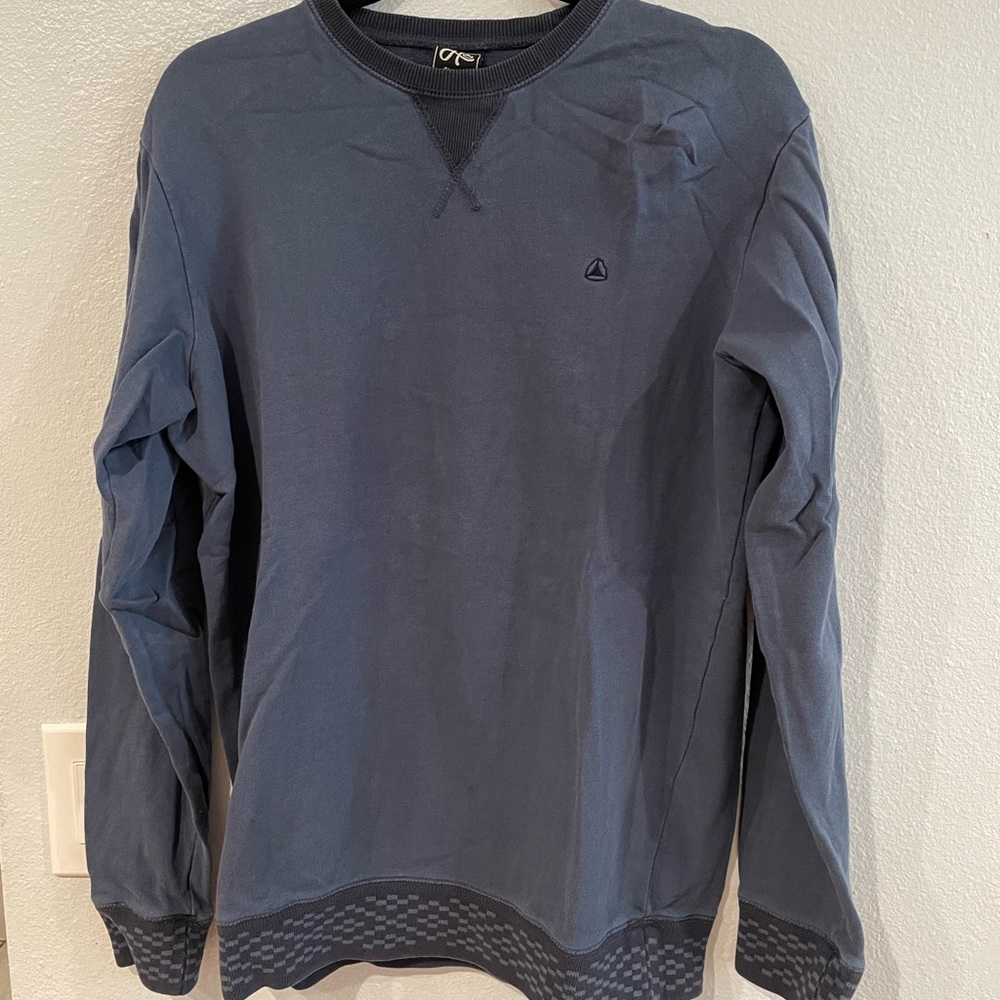 Active long sleeve shirt. Men. Size Small.